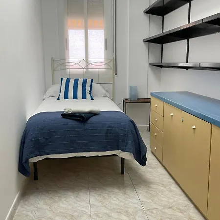 7 Personas En Calafell, Barcelona.
